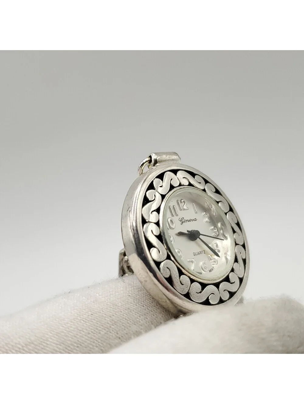 Geneva Beaded Bracelet 28mm Silver Tone Womens Watch New Battery